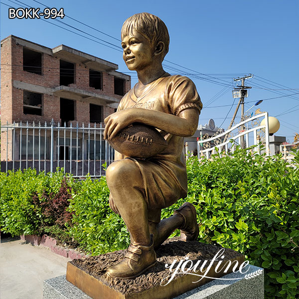 Customized Life-size Casting Bronze Rugby Boy Statue Factory Supplier