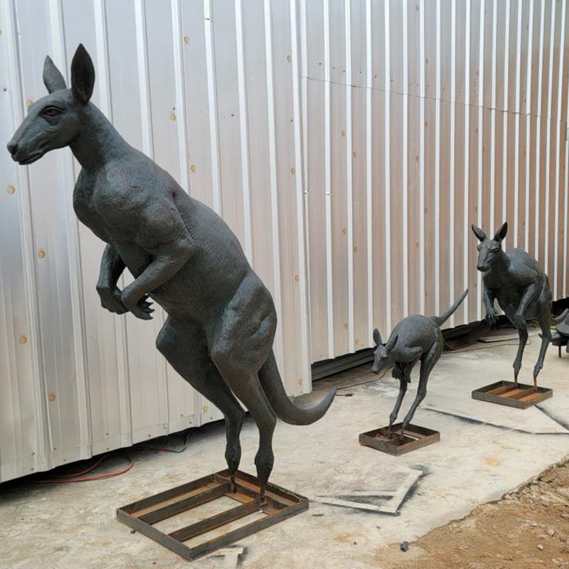 Outdoor Life Size Bronze Kangaroo Sculptures for Sale- Youfine