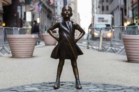 Casting design outdoor Bronze Fearless Girl Sculpture Before the Wall Street Bronze Bull Statue
