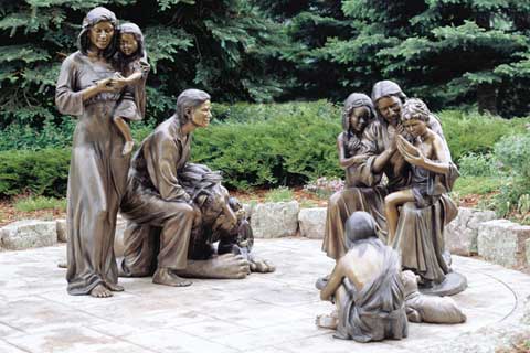 Customized Warming outdoor design Large Bronze Family Sculpture for Yard Decor