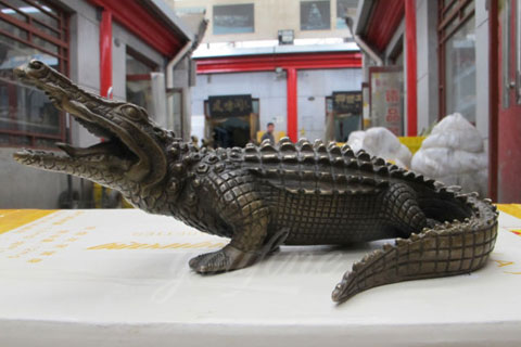 BOK-214 Hot Selling Cheap Bronze Animal Crocodile Statue Alligator Garden Statue for Sale